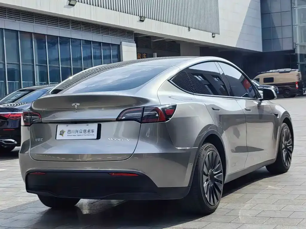 Tesla Model Y — фото 4