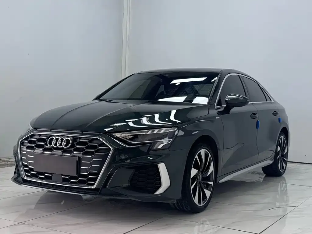 Audi A3 — фото 1