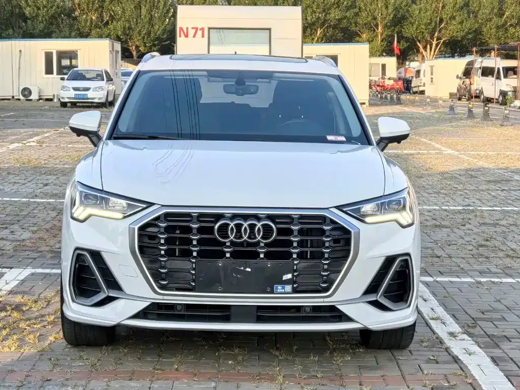 Audi Q3 — фото 10