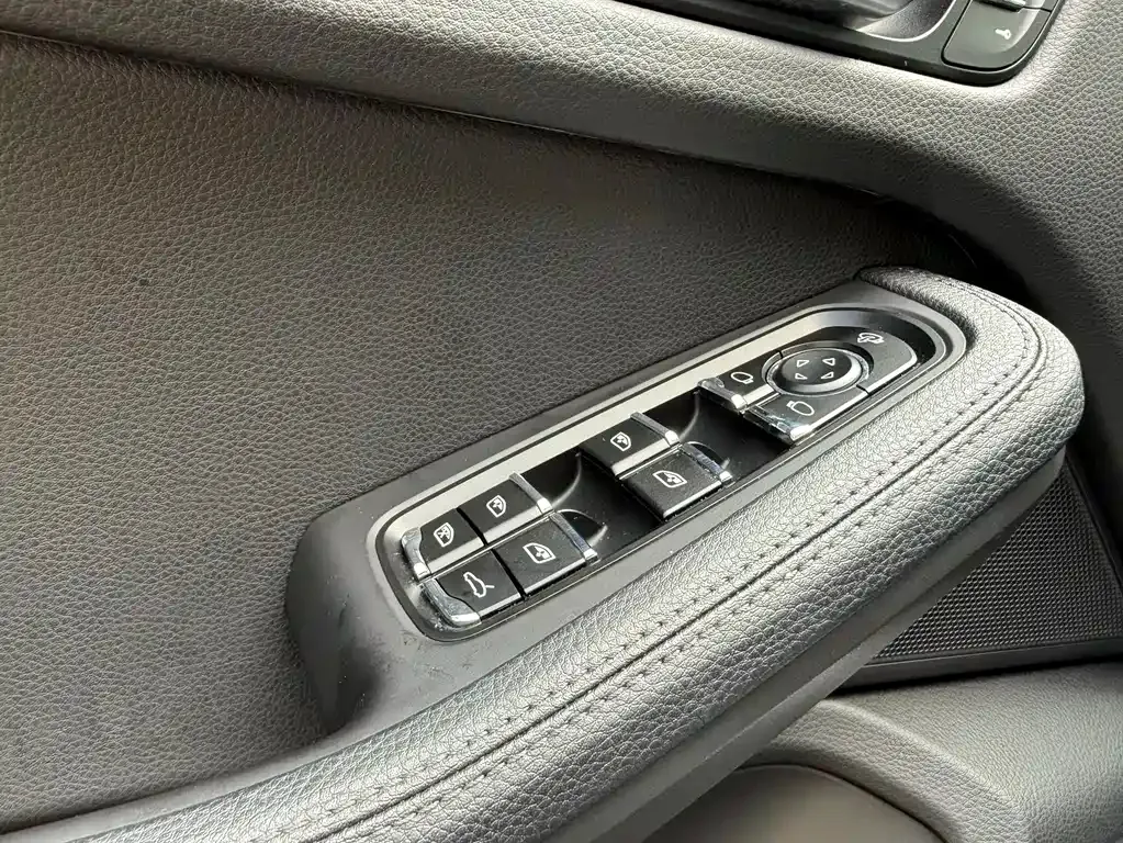 Porsche Macan — фото 10