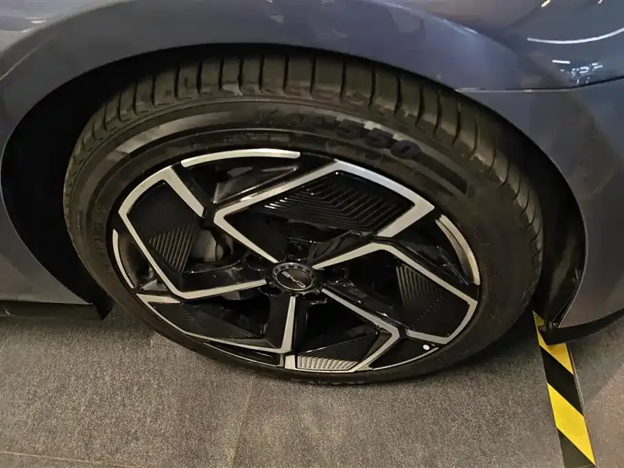 BYD Seal — фото 4