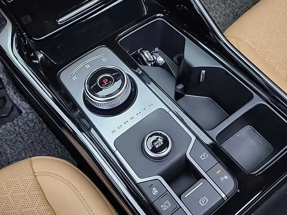 Kia Sorento — фото 9