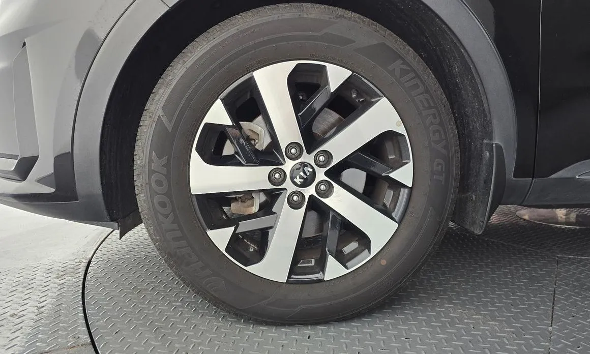Kia Sorento — фото 9