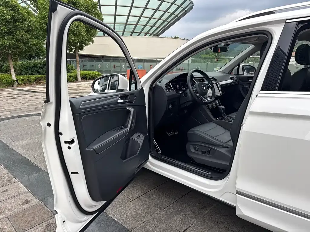 Volkswagen Tiguan L — фото 3