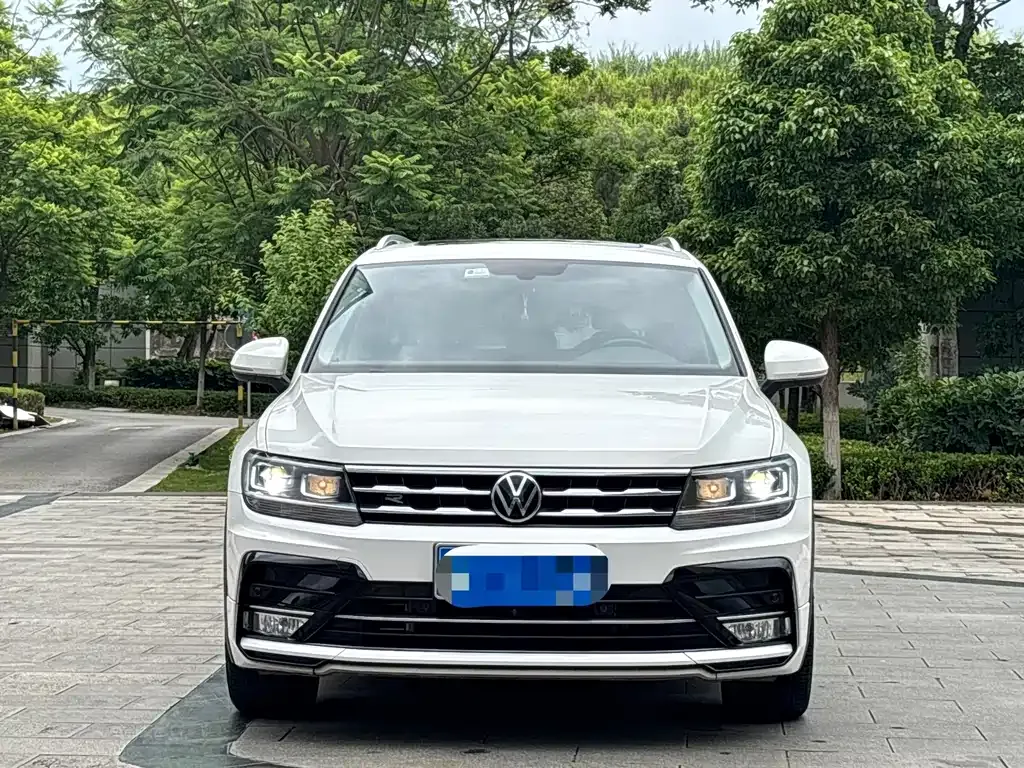 Volkswagen Tiguan L — фото 4
