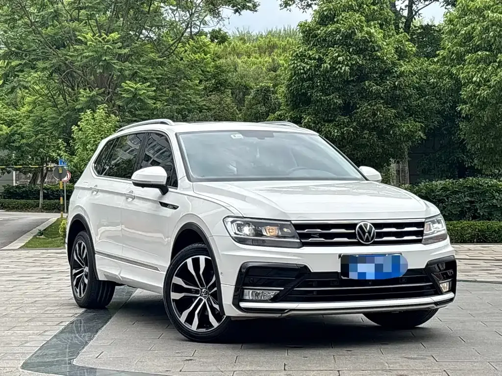 Volkswagen Tiguan L — фото 8