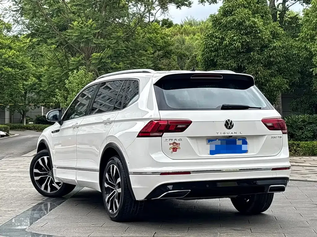 Volkswagen Tiguan L — фото 10