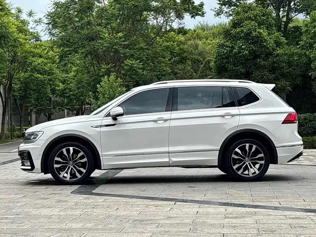 Volkswagen Tiguan L — фото 6