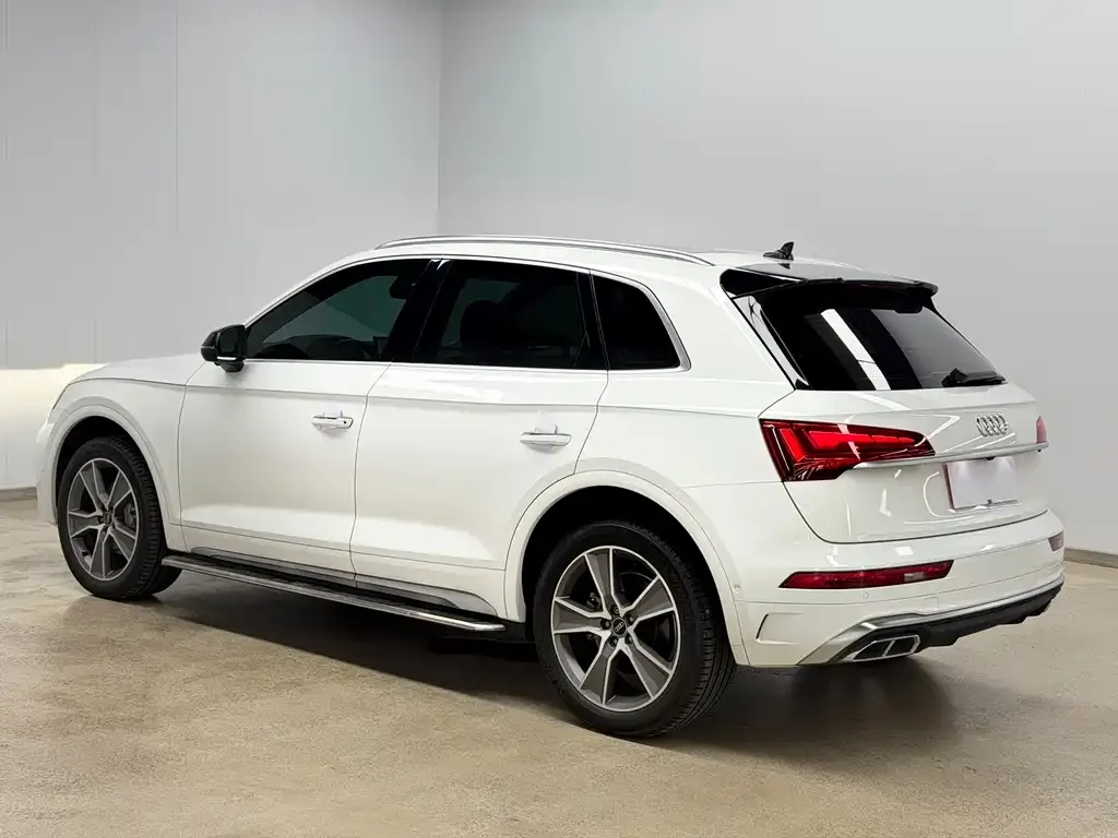 Audi Q5L — фото 5