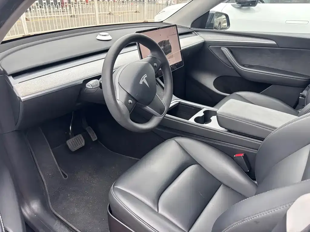 Tesla Model Y — фото 5