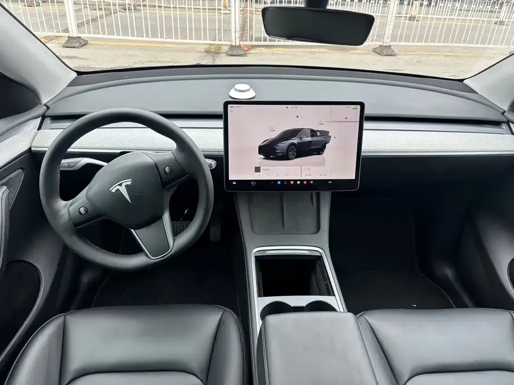 Tesla Model Y — фото 8