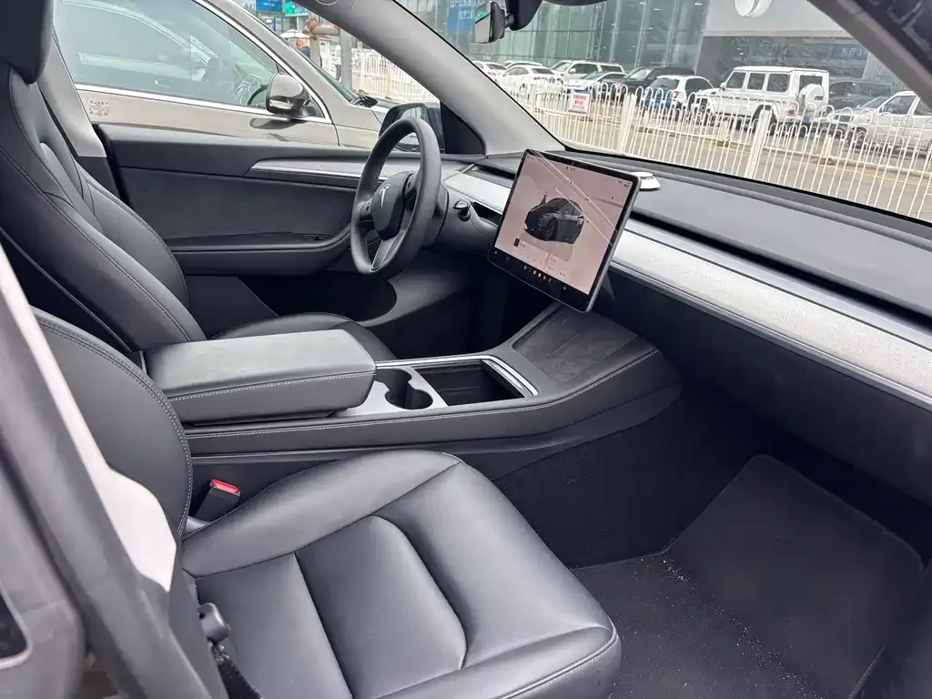 Tesla Model Y — фото 6