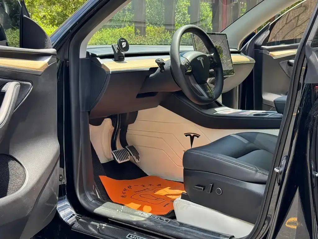 Tesla Model Y — фото 7