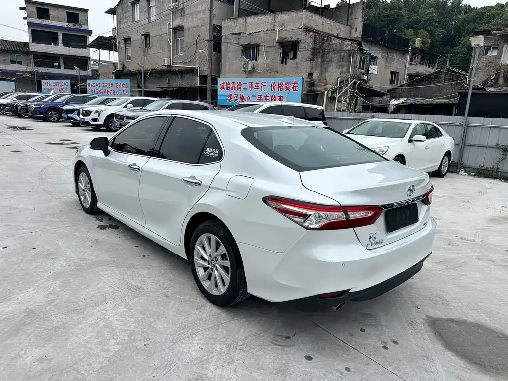 Toyota Camry — фото 4