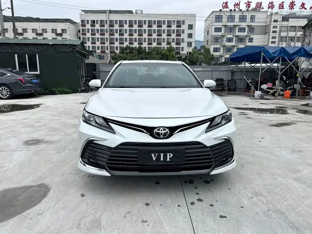 Toyota Camry — фото 9