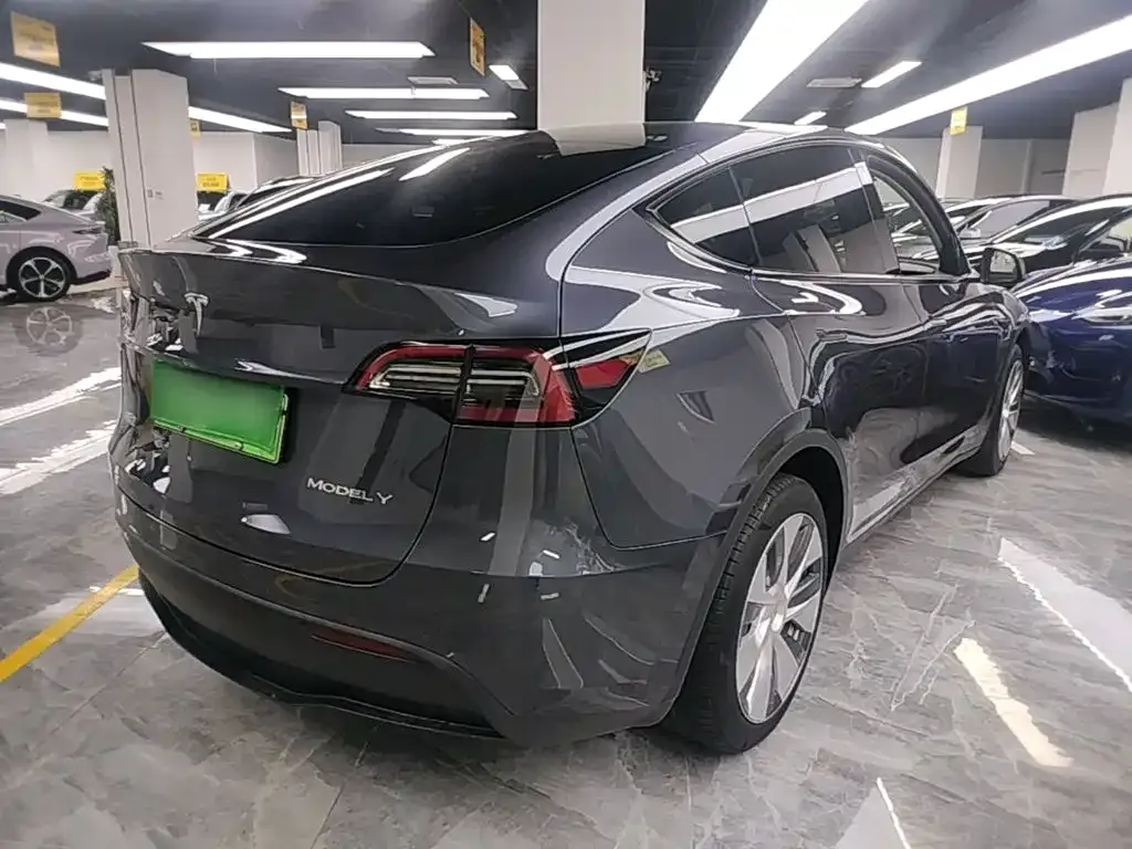 Tesla Model Y — фото 5