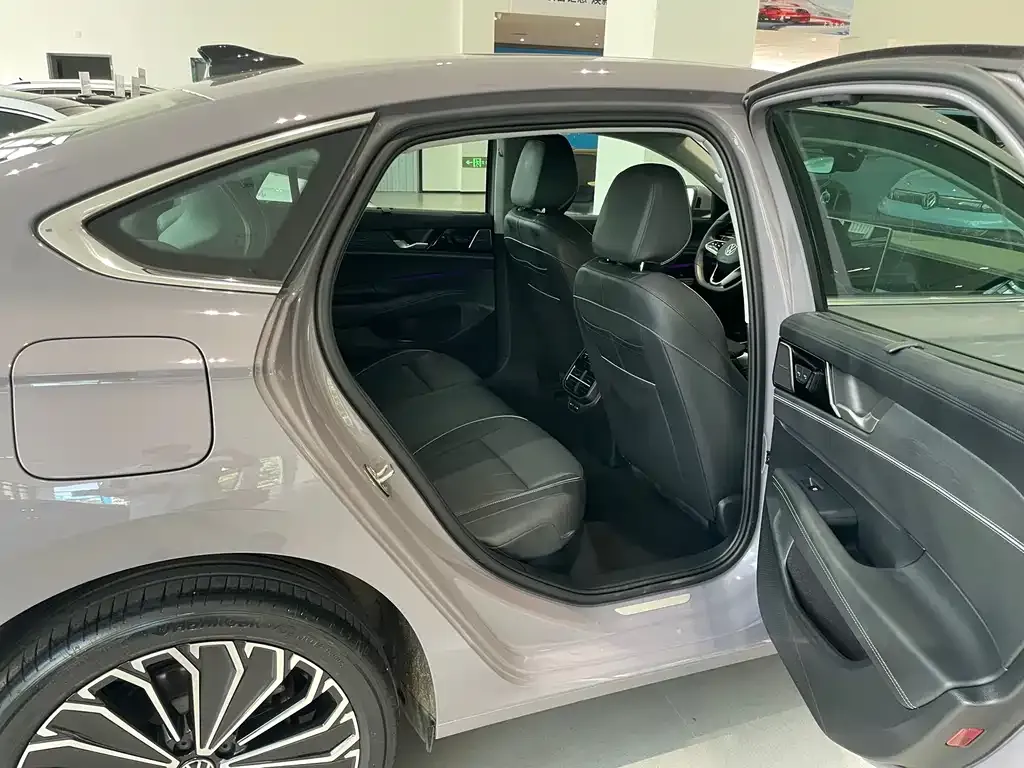 Volkswagen Passat — фото 8