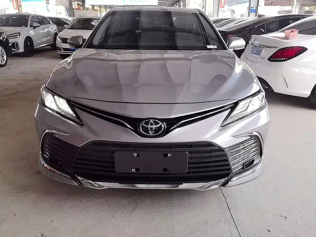 Toyota Camry — фото 8