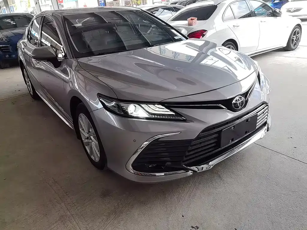 Toyota Camry — фото 3