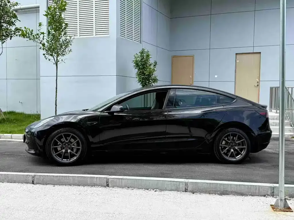 Tesla Model 3 — фото 6