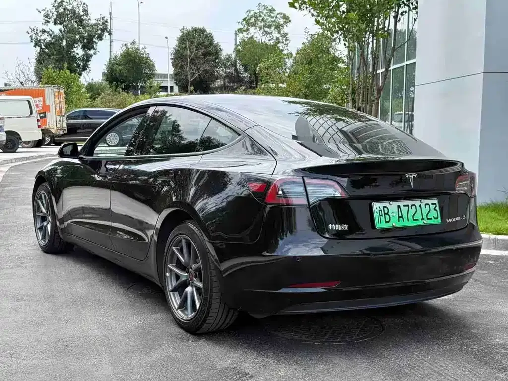 Tesla Model 3 — фото 7