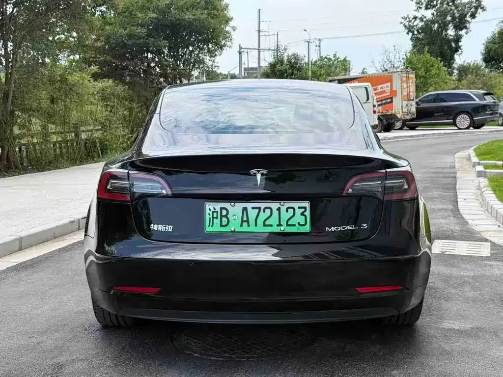 Tesla Model 3 — фото 9