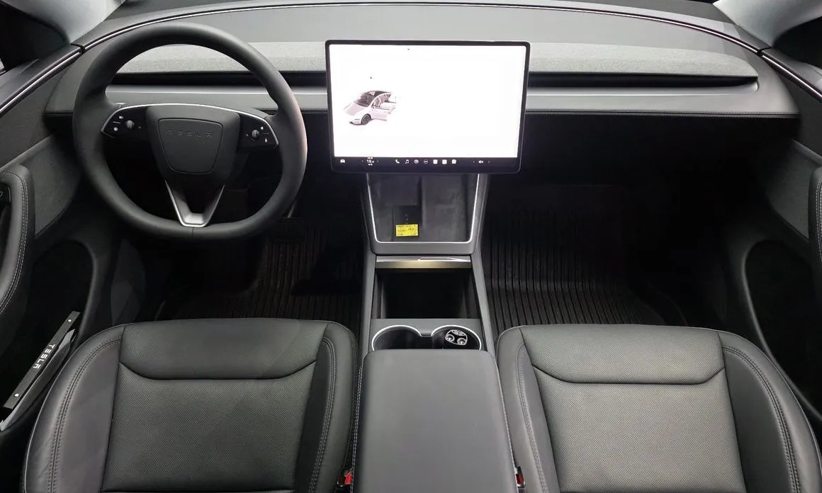Tesla Model Y — фото 10