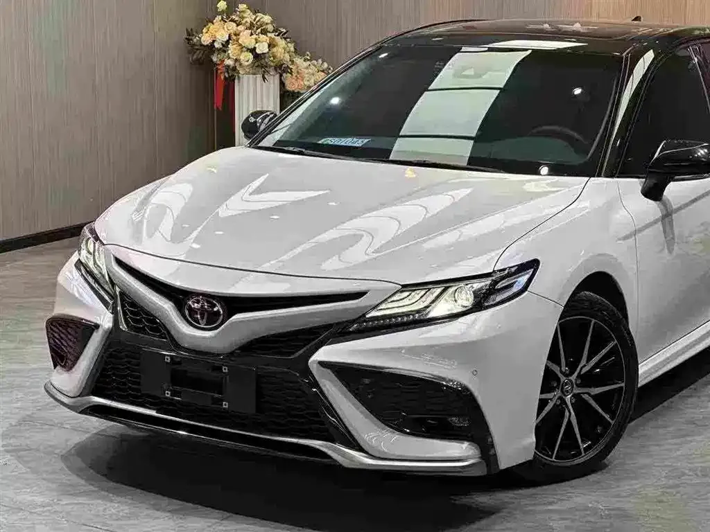 Toyota Camry — фото 9