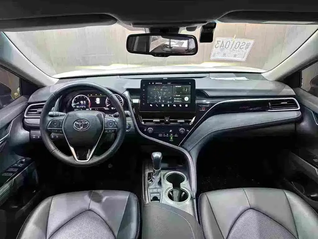 Toyota Camry — фото 10
