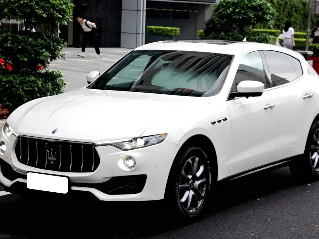 Maserati Levante — фото 1