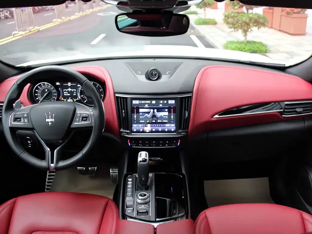 Maserati Levante — фото 10