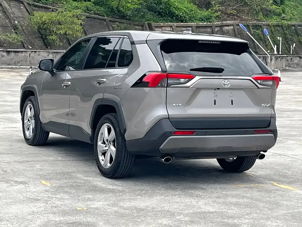 Toyota RAV4 — фото 3