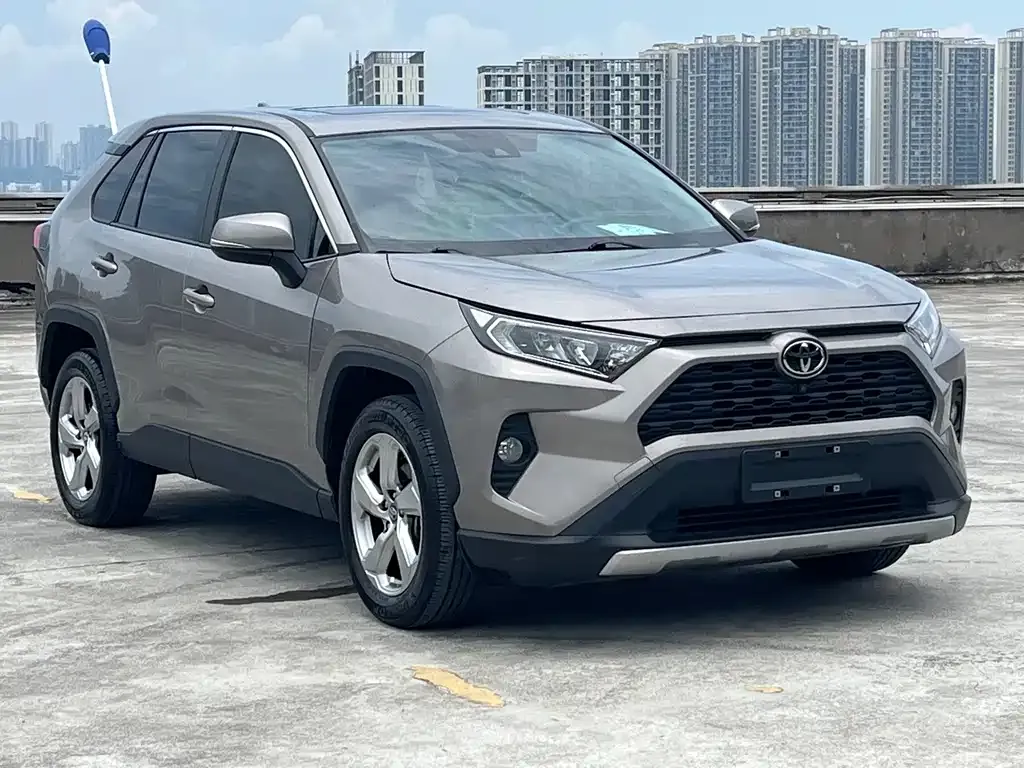 Toyota RAV4 — фото 7