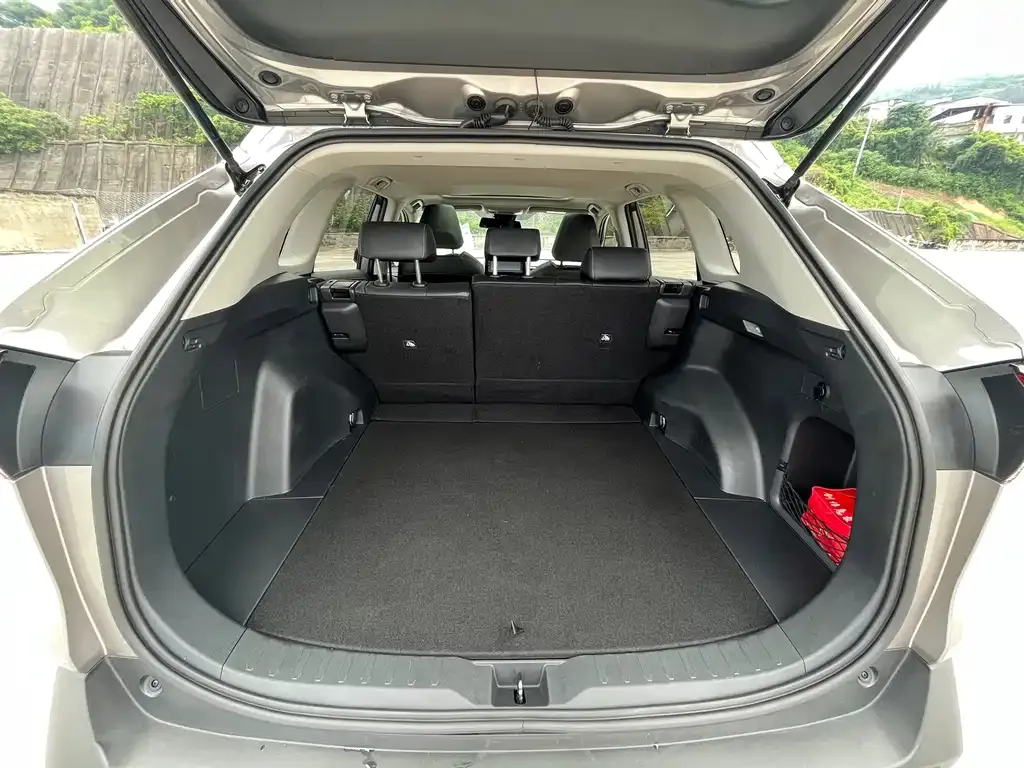 Toyota RAV4 — фото 2