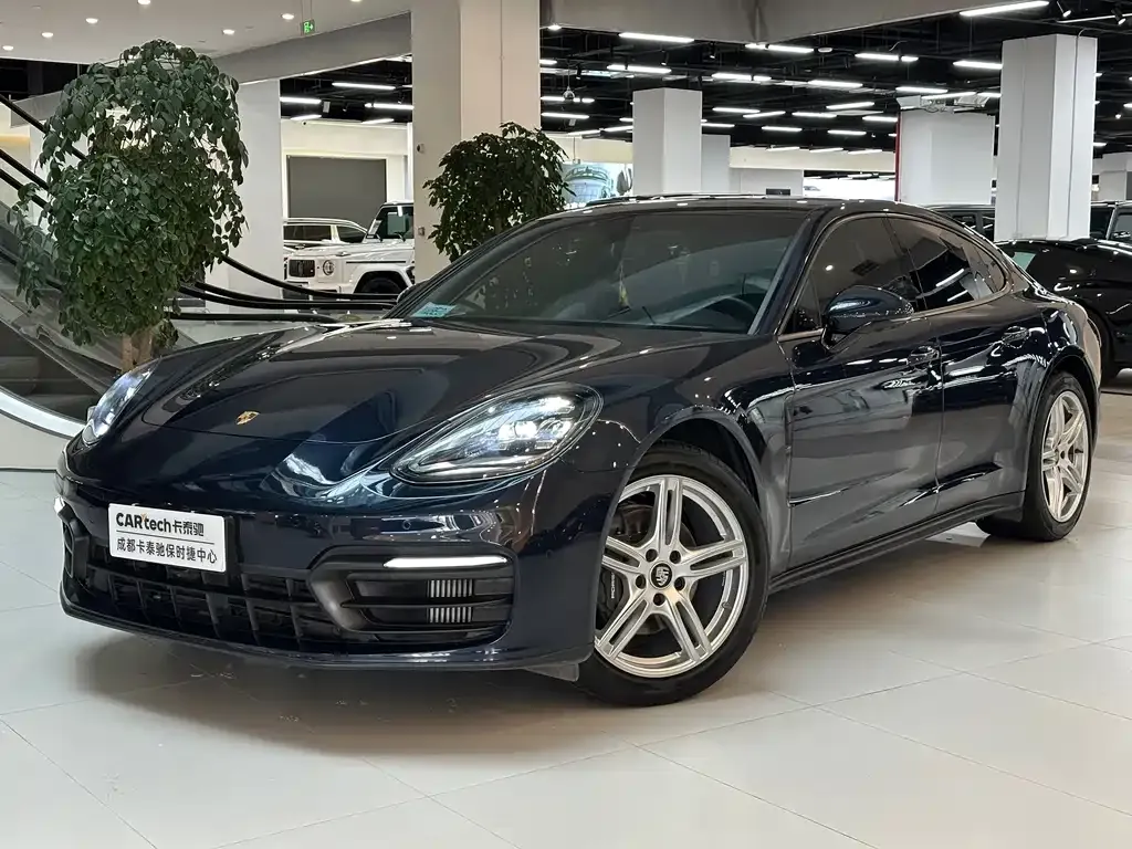 Porsche Panamera — фото 1