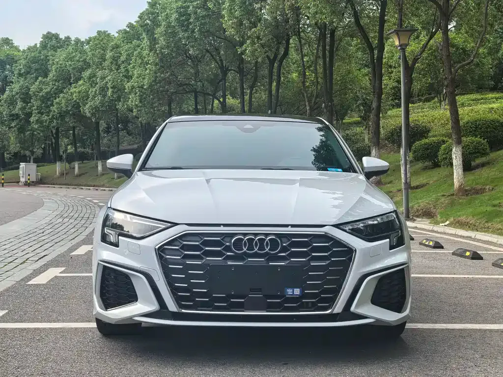 Audi A3 — фото 1
