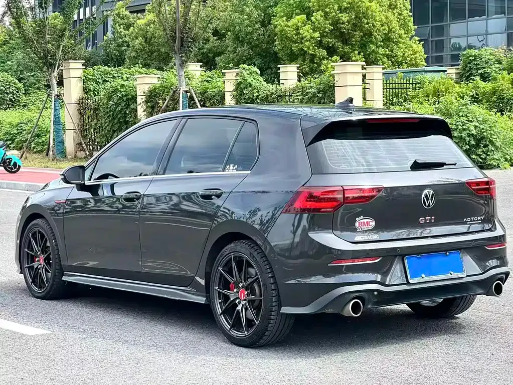 Volkswagen Golf GTI — фото 10