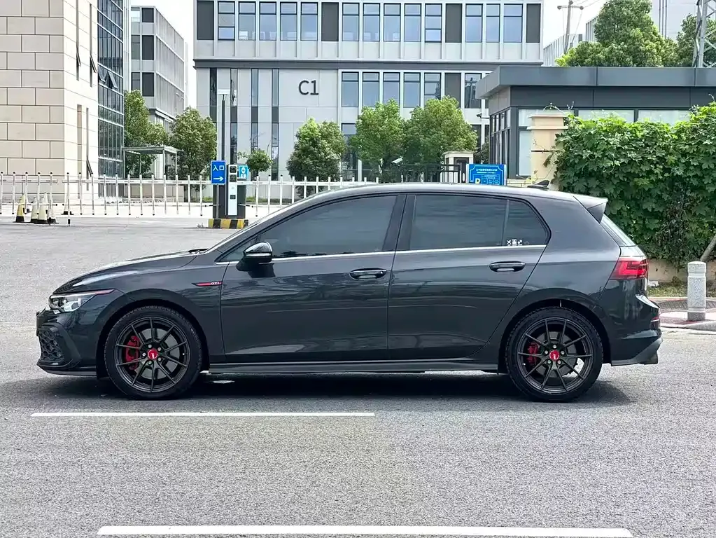 Volkswagen Golf GTI — фото 3