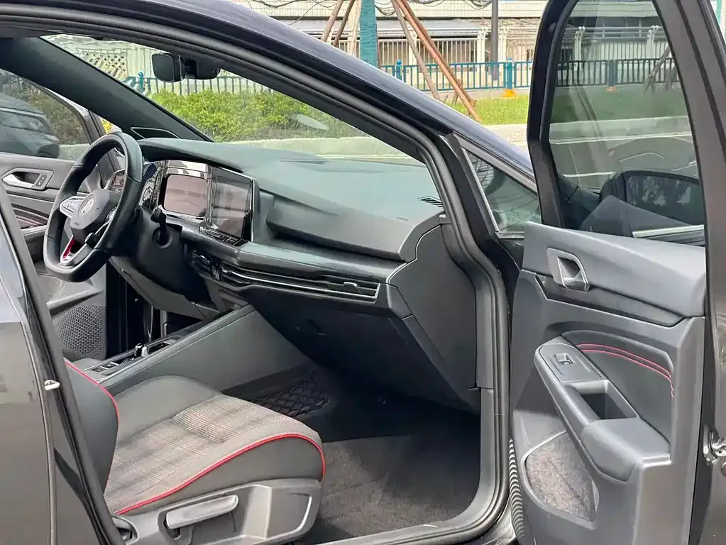 Volkswagen Golf GTI — фото 5