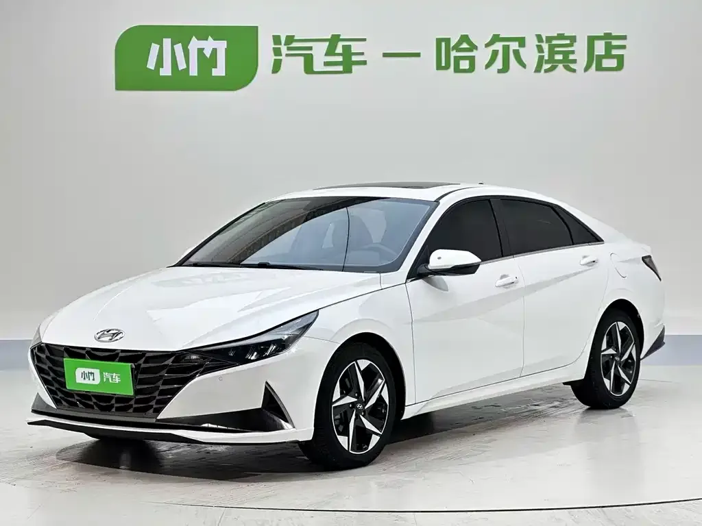 Hyundai Elantra — фото 1
