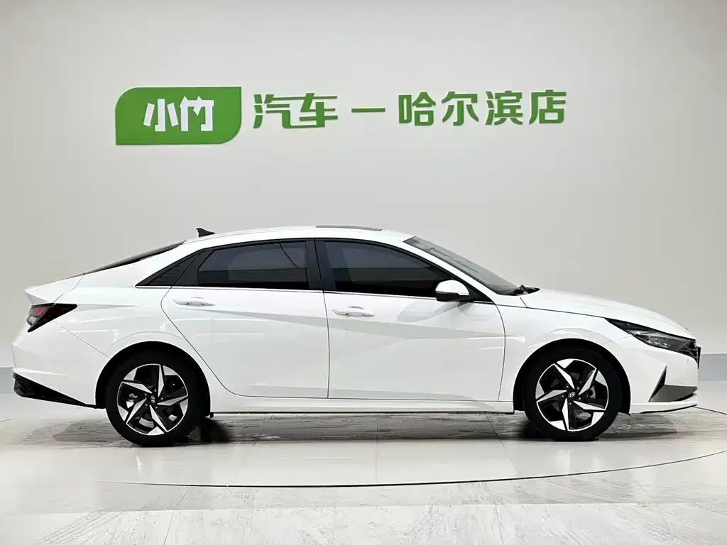 Hyundai Elantra — фото 3