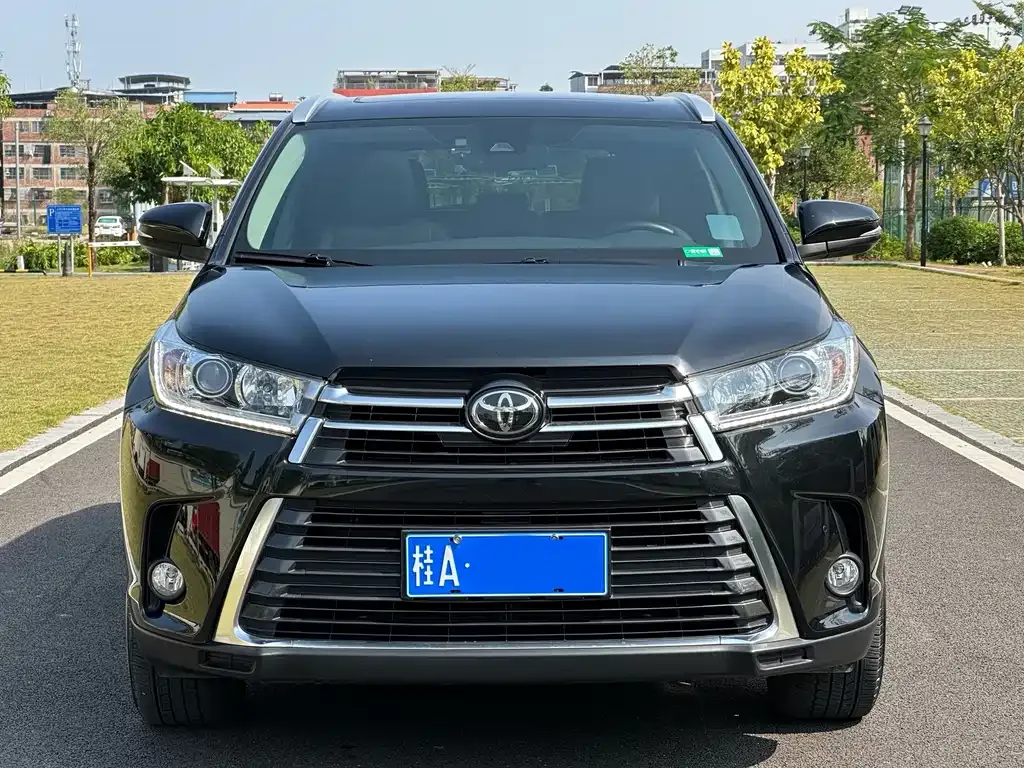 Toyota Highlander — фото 8