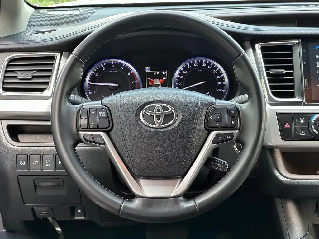 Toyota Highlander — фото 4