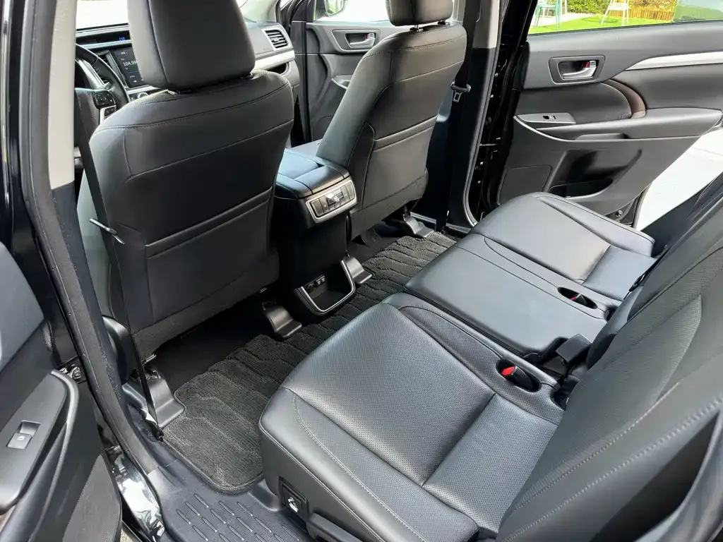Toyota Highlander — фото 10