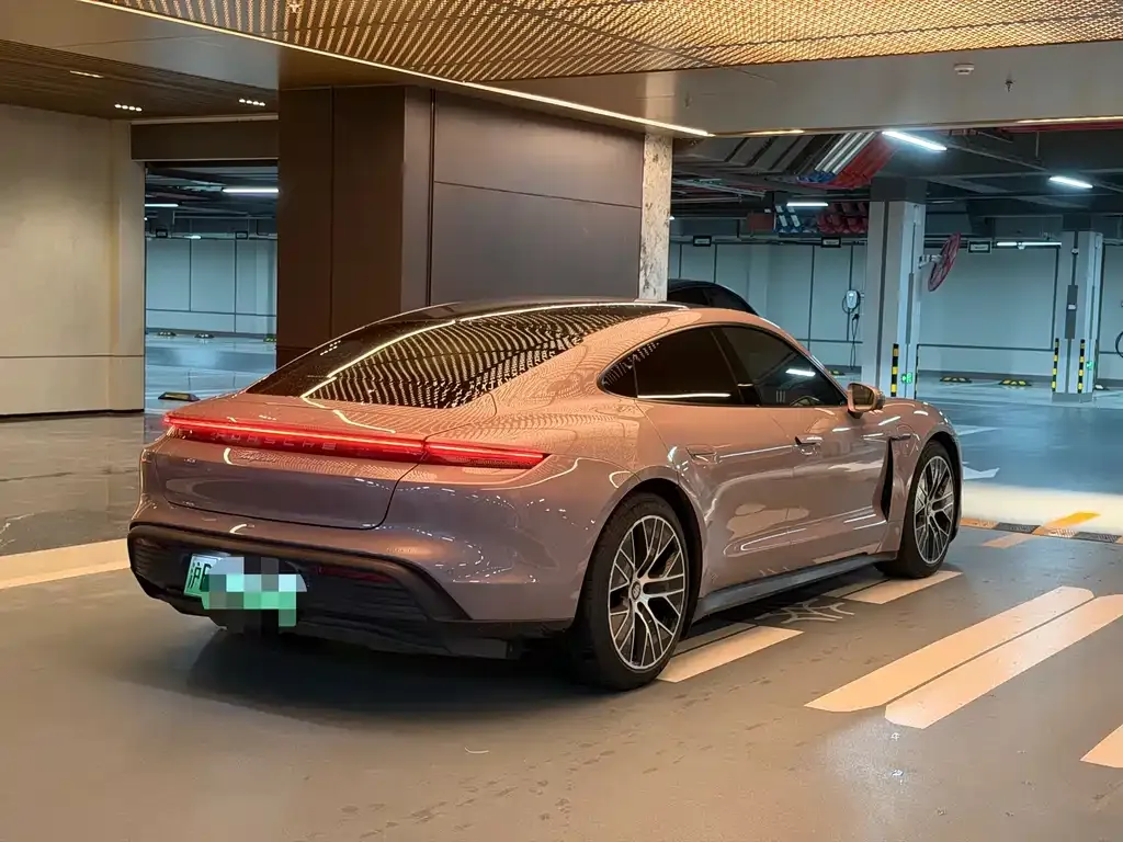 Porsche Taycan — фото 6