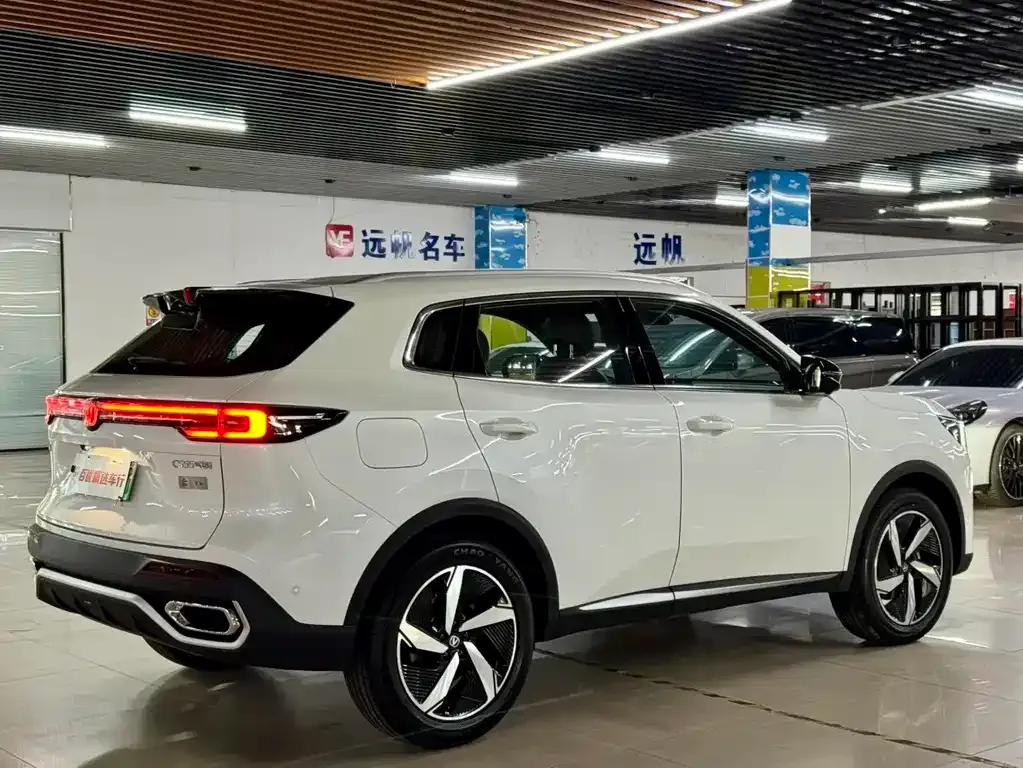Changan CS55PLUS PHEV — фото 6