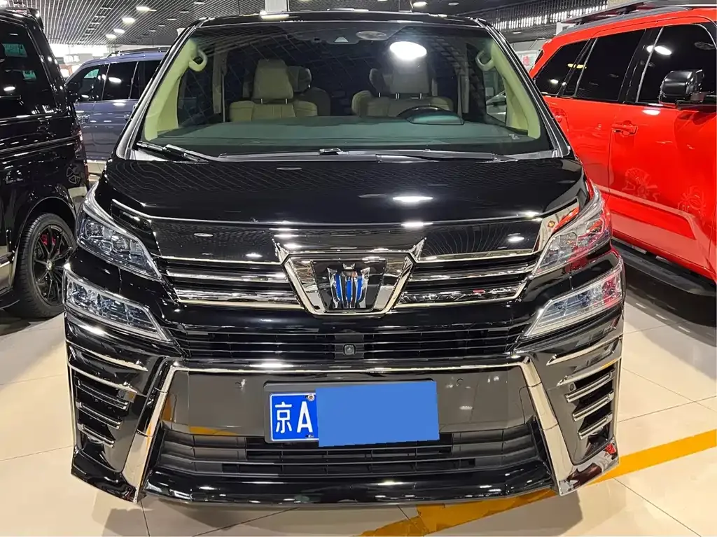 Toyota Vellfire — фото 1