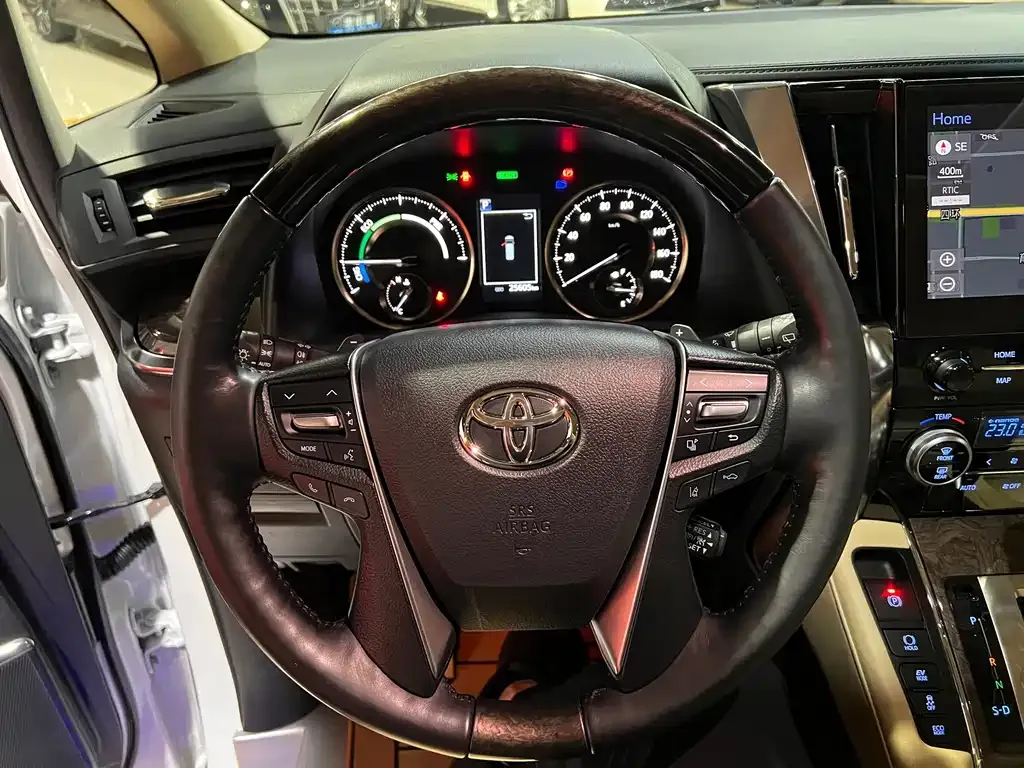Toyota Vellfire — фото 3