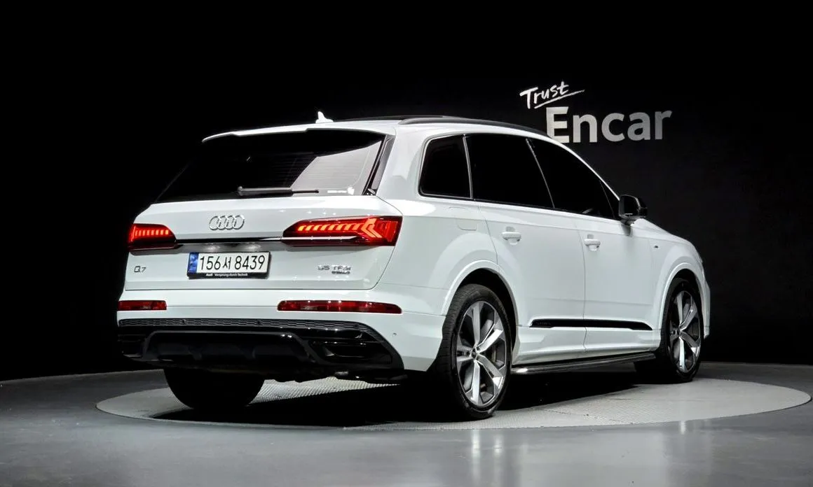 Audi Q7 2023 из KR, фото 2