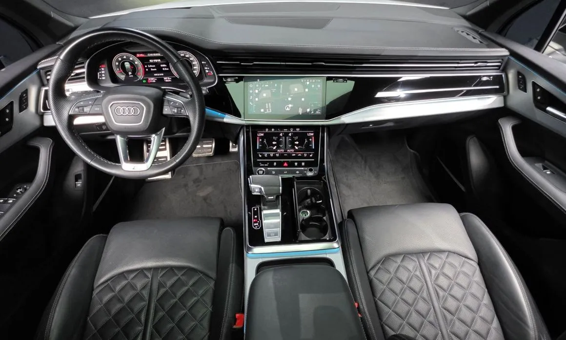 Audi Q7 2023 из KR, фото 4